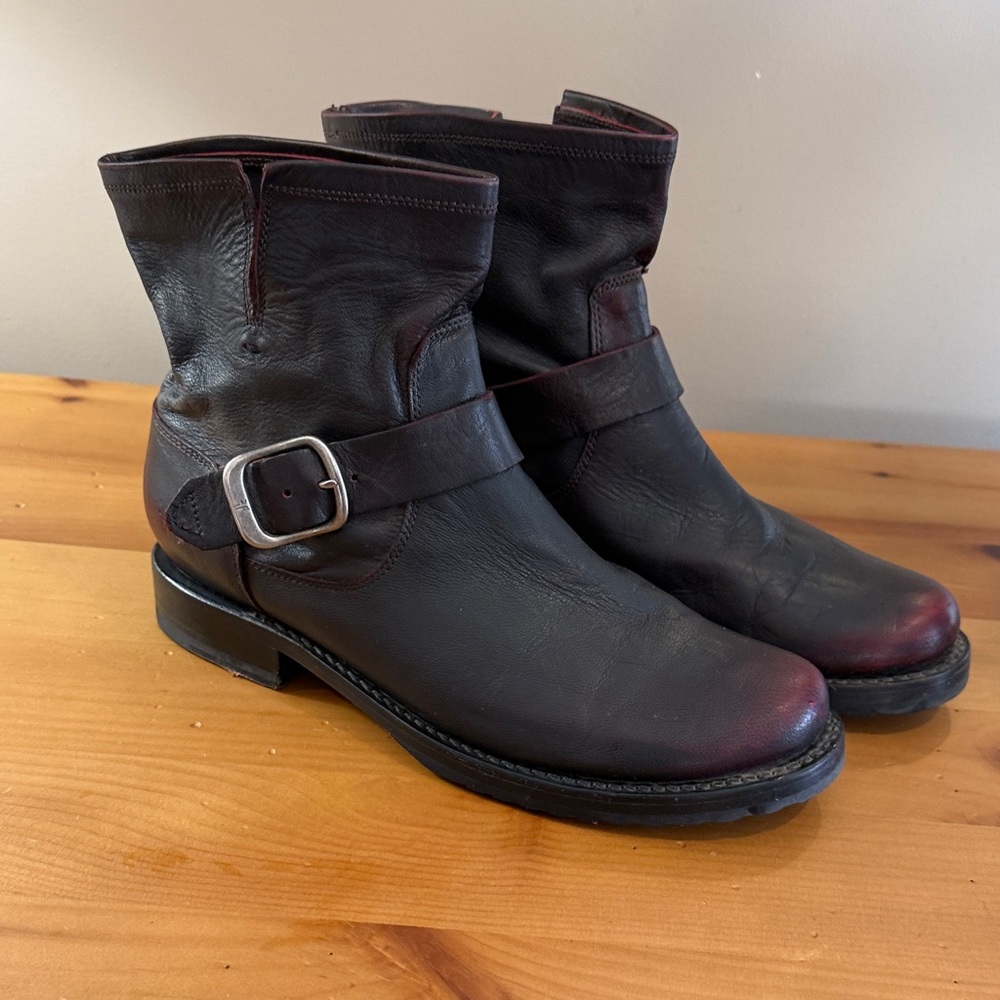 Frye Women’s Veronica short boot in Black Scarlett